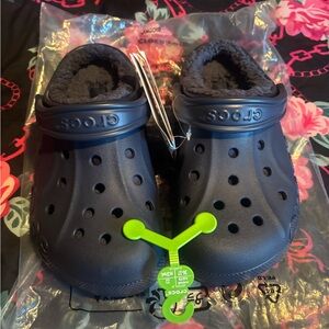 CROCS Kids Fuzz Lined Clog in Navy with Gray Lining